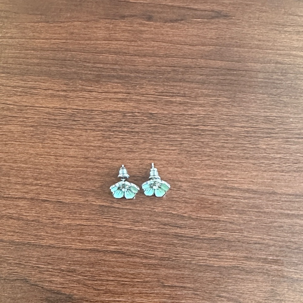 Delicate Mint Green Flower Stud Earrings - Picture 4 of 4